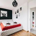 Moderne In Ruhiger Lage