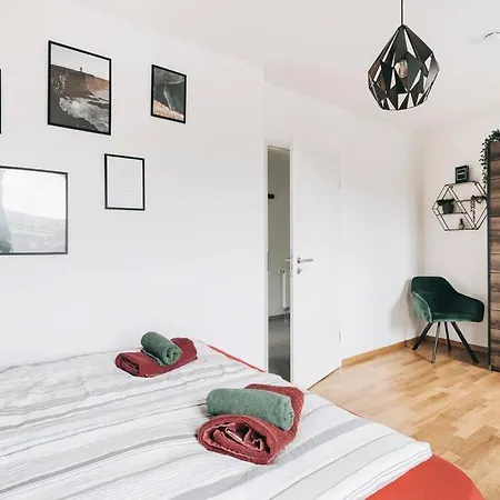 Moderne In Ruhiger Lage *