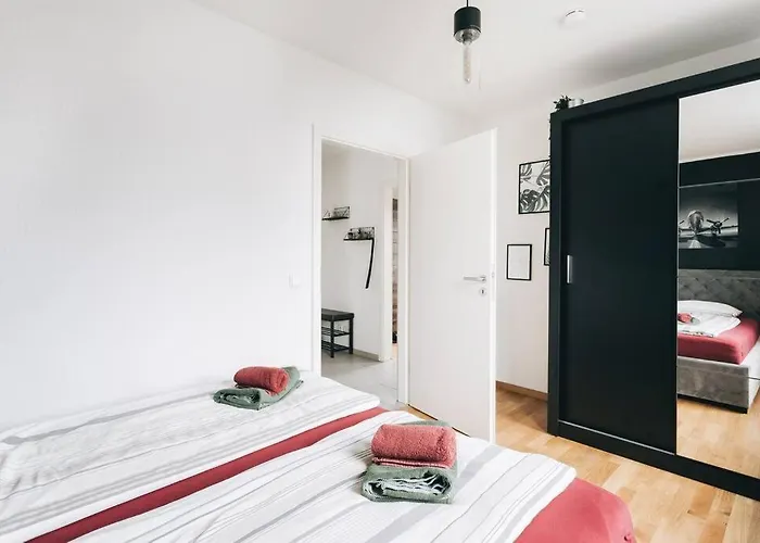 Moderne In Ruhiger Lage *
