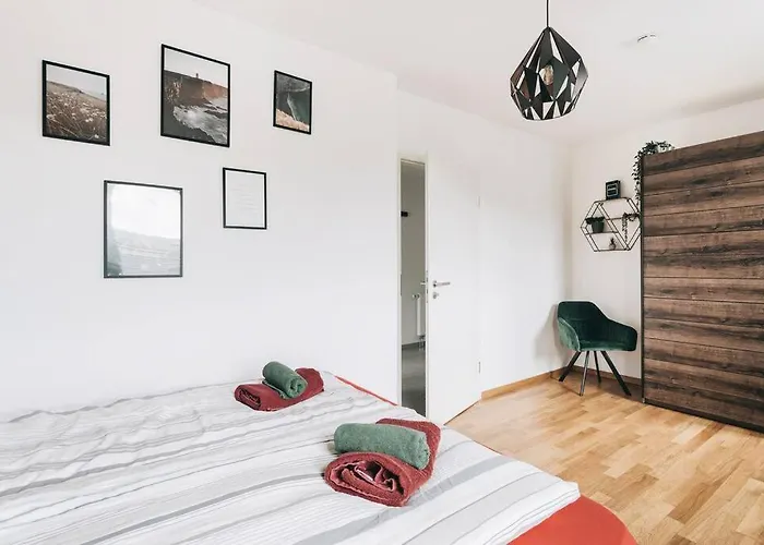 Moderne In Ruhiger Lage *