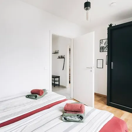 Moderne In Ruhiger Lage *